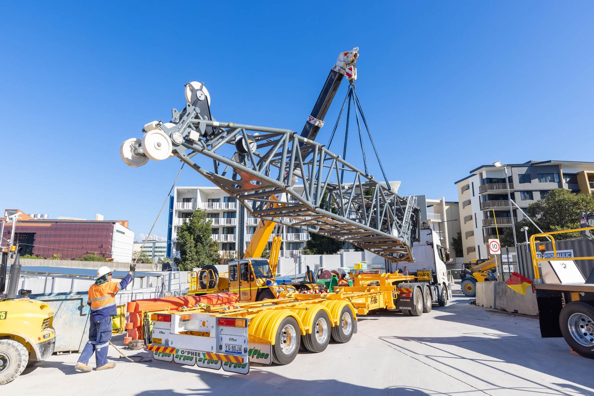 Freo's Ophee Trailer Crane Counterweight SKEL onsite showing the lift innovations