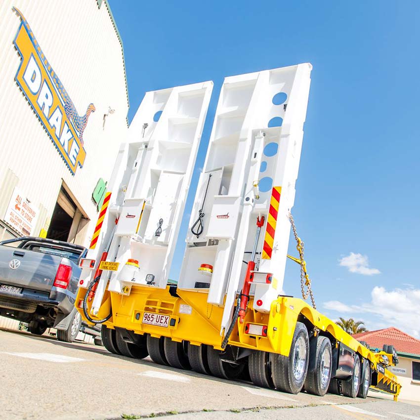 Swing Wing low loader